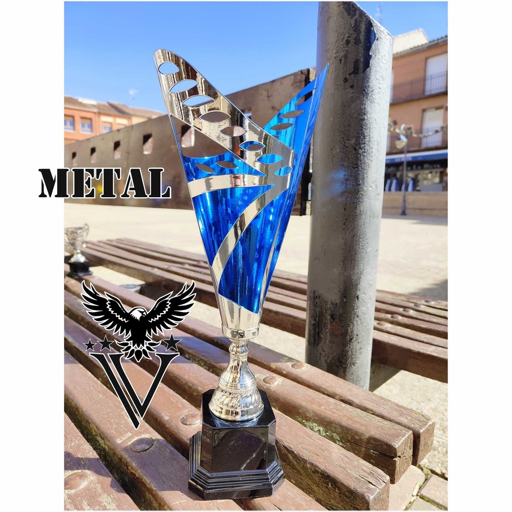 Copa metálica modernista calada + de 25 unidades Plata-Azul 48,5 cm Plata-Azul + de 25 unidades 43 cm Plata-Azul + de 25 unidades 38 cm Plata-Azul Hasta 25 unidades 48,5 cm Plata-Azul Hasta 25 unidades 43 cm Plata-Azul Hasta 25 unidades 38 cm 