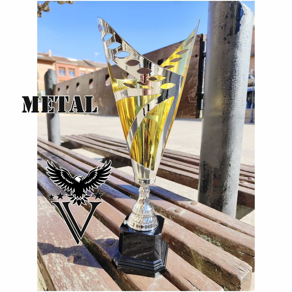 Copa metálica modernista calada + de 25 unidades Plata-Oro 48,5 cm Plata-Oro Hasta 25 unidades 48,5 cm Plata-Oro + de 25 unidades 43 cm Plata-Oro + de 25 unidades 38 cm Plata-Oro Hasta 25 unidades 43 cm Plata-Oro Hasta 25 unidades 38 cm 