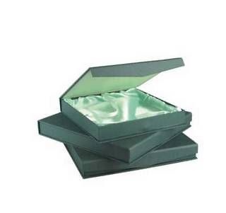 Estuche para plato con interior forrado en raso tamaño 6 