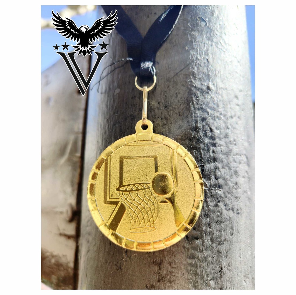 Medalla deportiva para baloncesto en acabado oro 