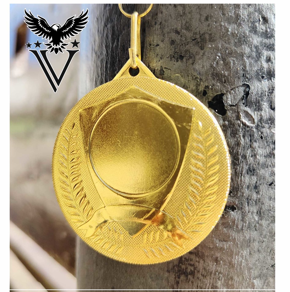 Medalla escudo de 50 mm Ø en tres acabados Hasta 300 unidades Oro 50 mm Ø Oro + de 300 unidades 50 mm Ø 