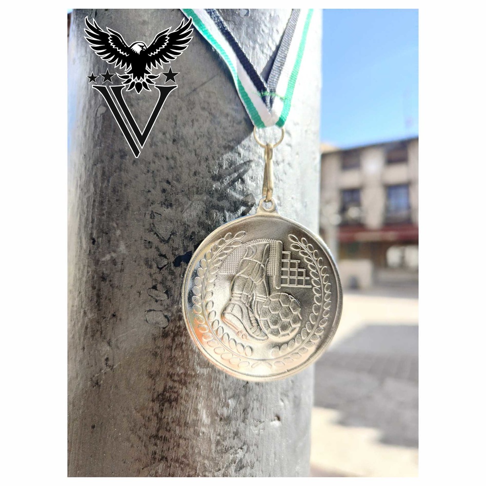 Medalla metálica para fútbol con relieve Hasta 300 unidades Plata 50 mm Ø Plata + de 300 unidades 50 mm Ø 