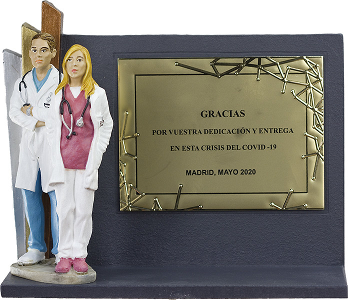 Placa de homenaje sanitario covid19 De 1 a 5 Unidades Resina Color 26 x 22 x 8.5 cm Resina Color De 10 a 25 Unidades 26 x 22 x 8.5 cm Resina Color De 6 a 10 Unidades 26 x 22 x 8.5 cm Resina Color Mas de 25 Unidades 26 x 22 x 8.5 cm 