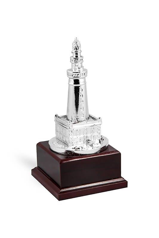 Trofeo Faro Marino en resina plateada modero Yucuna 