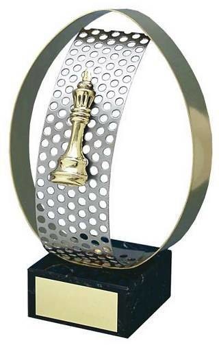Trofeo ajedrez detalle aro dorado 