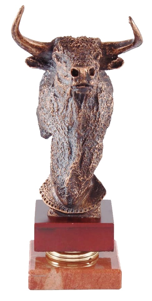 Trofeo cabeza de Toro en resina. 