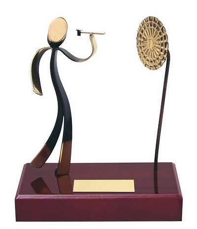 Trofeo dardos peana madera 