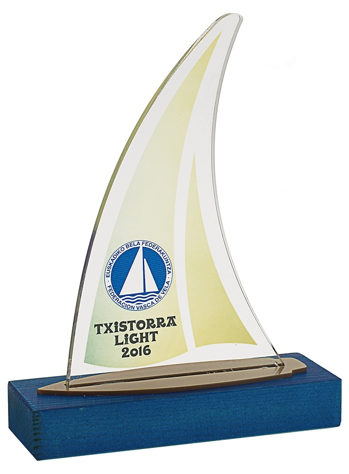 Trofeo en metacrilato a color de Vela. 