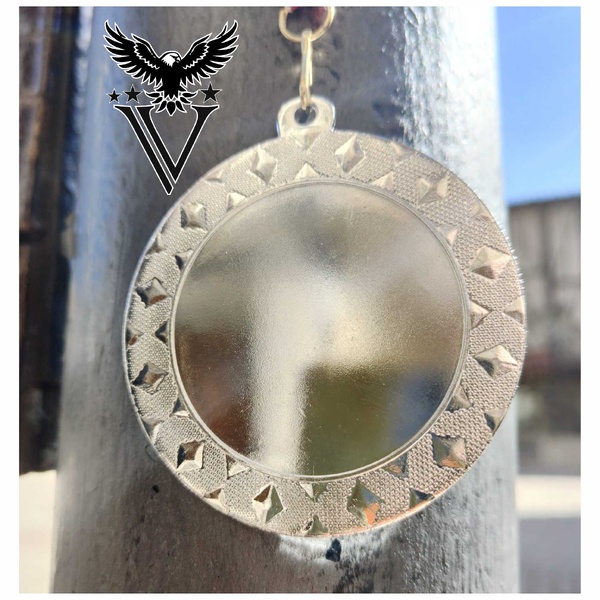 Medalla metalica rombos de 70 mm Ø Hasta 300 unidades Plata 70 Ø mm 70 Ø mm + de 300 unidades Plata 