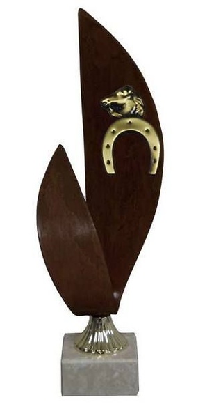 Trofeo Artesanal Laton Hipica, Caballos. Con detalle laton rojo. 
