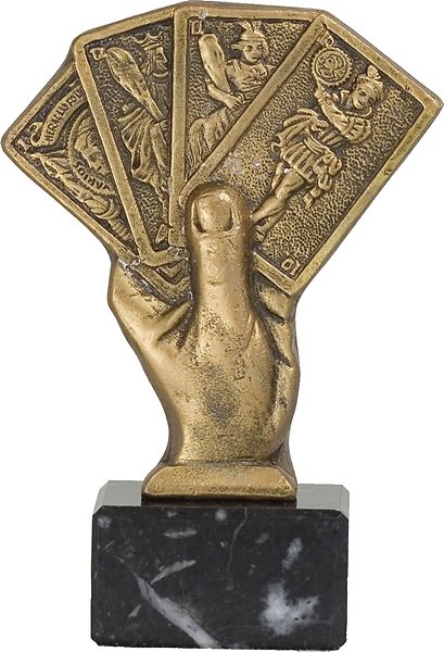 Trofeo Manos Cartas 14 cm 