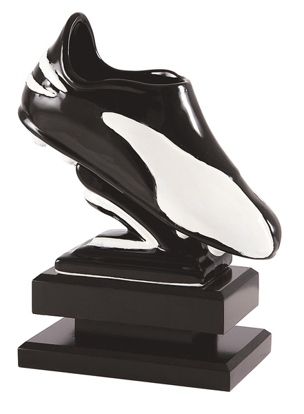 Trofeo bota negra con detalle blanco disciplina Futbol. 