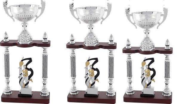 Trofeo en columnas para aplique deportivo. Modelo quialana. 