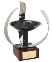 Copa negra y plateada