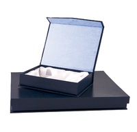 Estuche en Tamaño 4 para placa de homenaje negro-azul oscuro