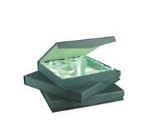 Estuche para plato con interior forrado en raso tamaño 6