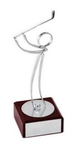 Trofeo Artesanal Jugador de golf en latón plateado.