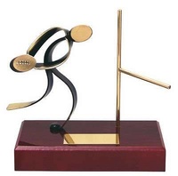 Trofeo Rugby jugador tirando pelota