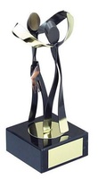 Trofeo baile bailarines latón