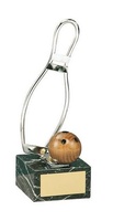 Trofeo bolos bola madera y bolo plateado
