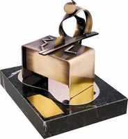 Trofeo carpintero con madera