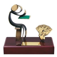 Trofeo cartas peana madera