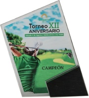 Trofeo de cristal inclinado con pie en negro