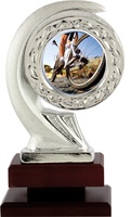 Trofeo de resina plateada disponible en todos los deportes