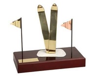 Trofeo esquí banderines y par esquís