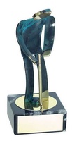 Trofeo golf golfista dando pelota