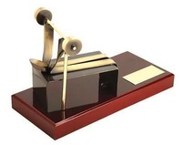 Trofeo halterofilia levantando pesas