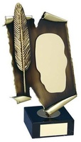 Trofeo literatura pergamino y pluma