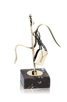 Trofeo para montañismo de latón