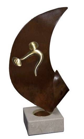 Trofeo Artesanal Laton Rugby. Con detalle laton en media luna rojo 