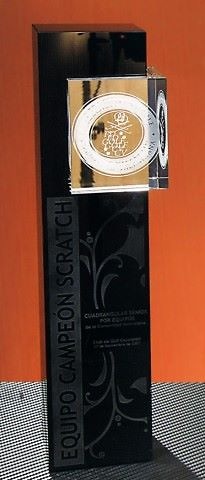 Trofeo Bagyeli Torre Negra Cristal 