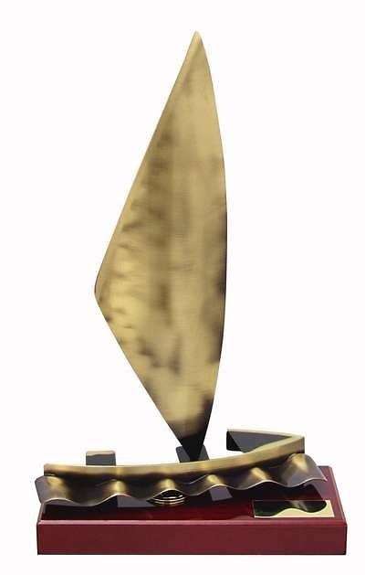 Trofeo vela peana madera 